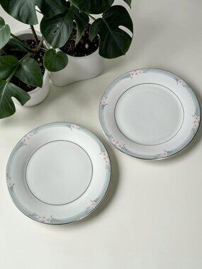 ROYAL DOULTON VOGUE SOPHISTICATION TC1157 Salad PLATE 8" England Set of Two
